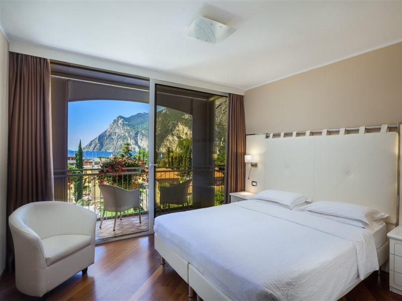 Hotel Savoy Palace - Tonelli Hotels Riva del Garda Exterior photo