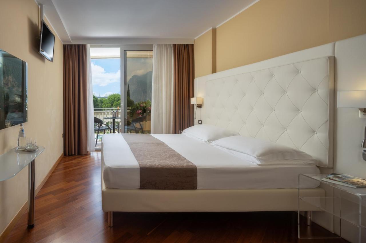Hotel Savoy Palace - Tonelli Hotels Riva del Garda Exterior photo
