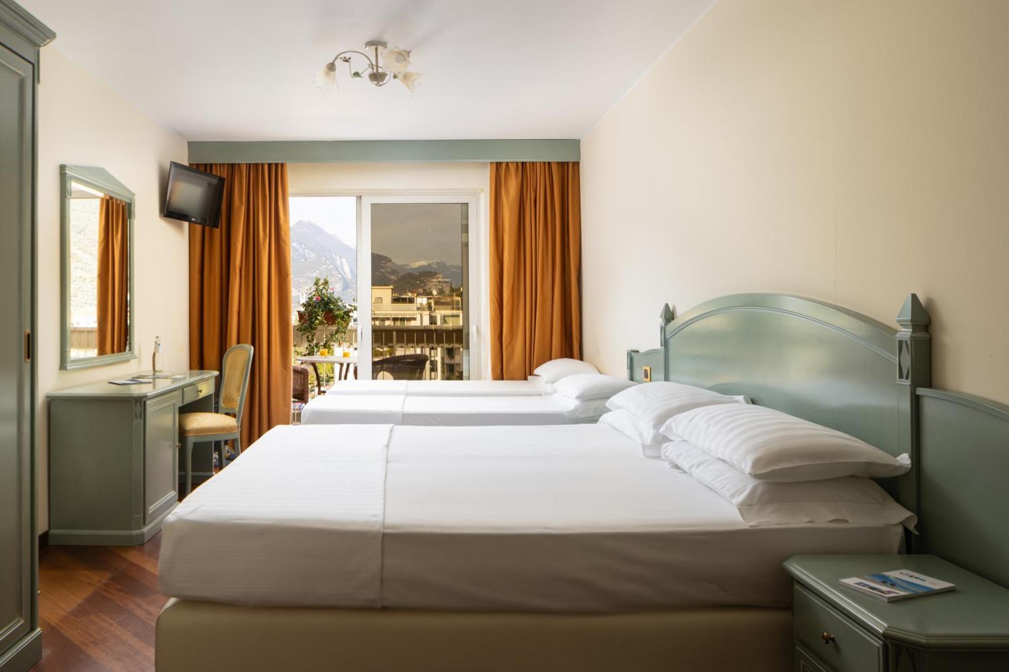 Hotel Savoy Palace - Tonelli Hotels Riva del Garda Exterior photo