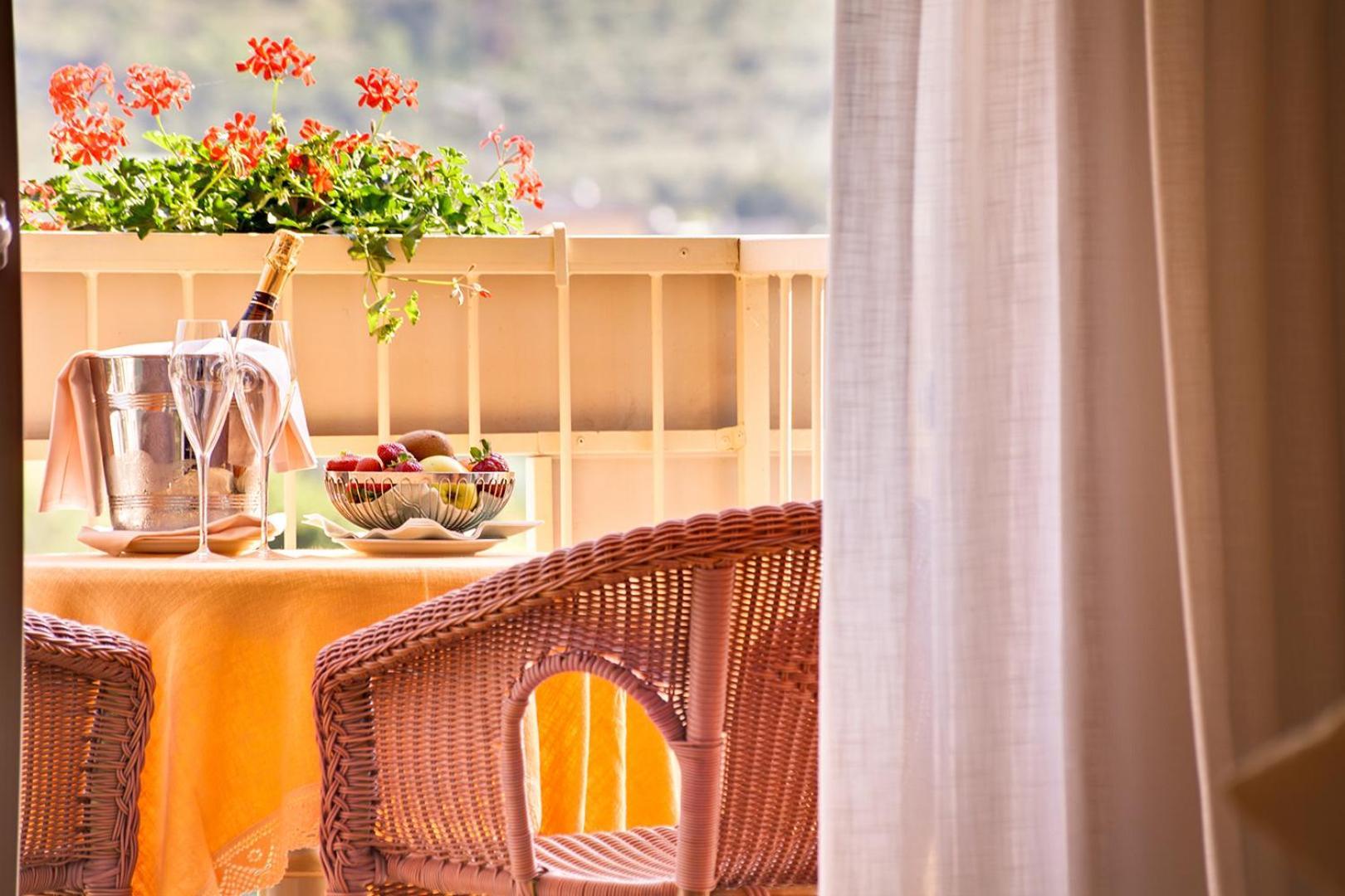 Hotel Savoy Palace - Tonelli Hotels Riva del Garda Exterior photo