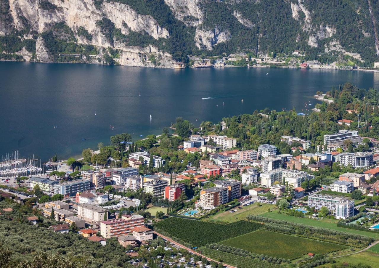 Hotel Savoy Palace - Tonelli Hotels Riva del Garda Exterior photo